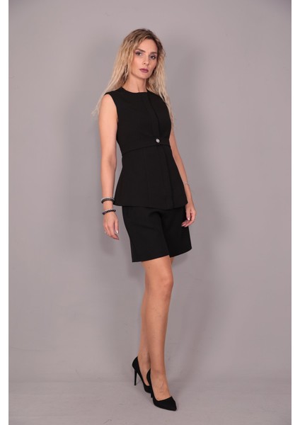 Kemerli Yelek & Tokalı Etek Şort-Siyah fırsatları