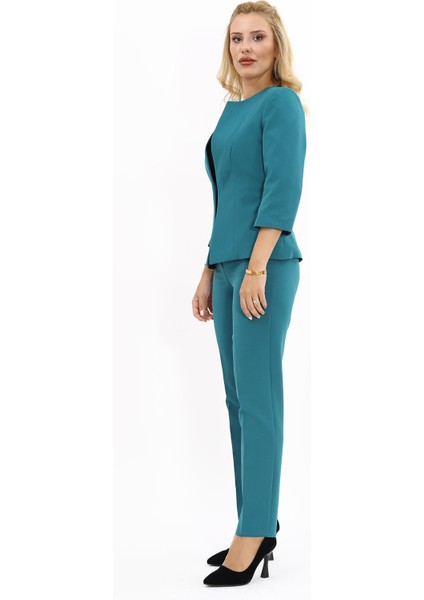 Sıfır Yaka Düz Kısa Ceket & Dar Paça Pantolon-Petrol fiyatları