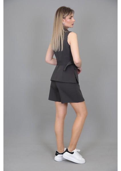 Kemerli Klasik Yelek & Ön Kapklı Etek Şort-Füme fırsatları