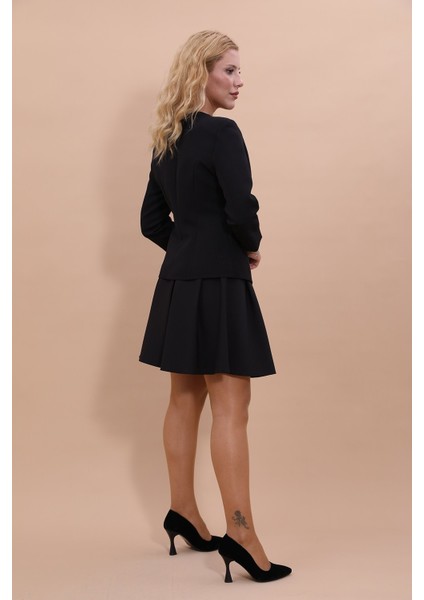 V Yaka Boydan Kuplu Kısa Ceket & Kısa Kloş Etek-Siyah fırsatları