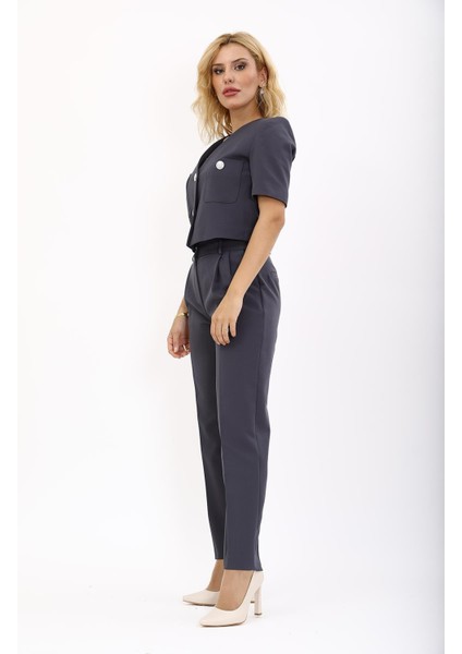 Kısa Kollu Yakasız Mini Ceket & Pileli Boru Paça Pantolon Takım-Füme fiyatları