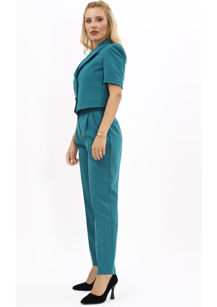 Kısa Kollu Yakasız Mini Ceket & Pileli Boru Paça Pantolon Takım-Petrol indirimleri