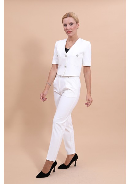 Kısa Kollu Yakasız Mini Ceket & Pileli Boru Paça Pantolon Takım-Beyaz