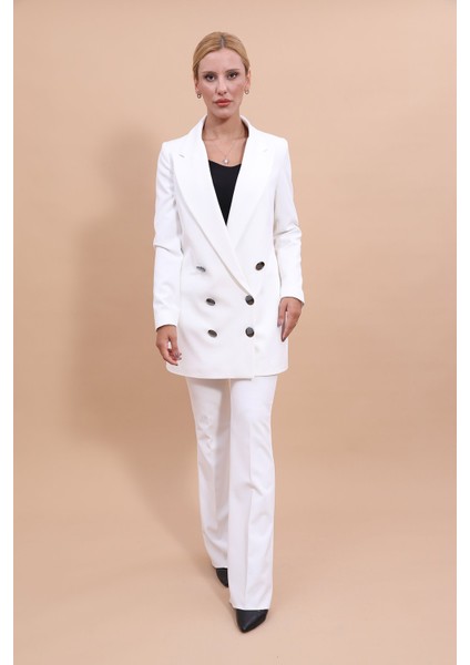 Erkek Yaka Kuruvaze Uzun Ceket & İspanyol Paça Pantolon-Beyaz fırsatları