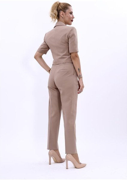 Kısa Kollu Yakalı Mini Ceket & Pileli Boru Paça Pantolon Takım-Taş fırsatları