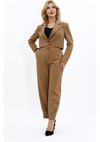 Erkek Yaka Tek Düğmeli Kısa Ceket & Paçası Pileli Pantolon-Camel