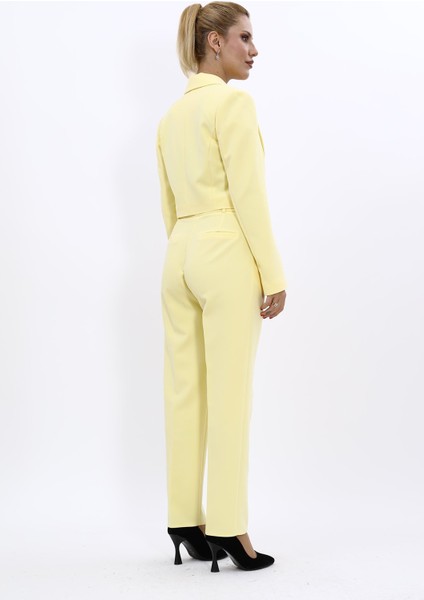Erkek Yaka Tek Düğmeli Kısa Ceket & Kemerli Köprülü Dar Paça Pantolon-Sarı fırsatları