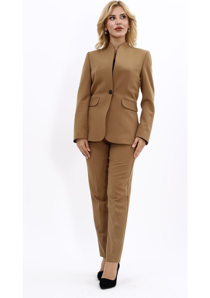 Kendinden Dik Yakalı Ceket & Dar Paça Pantolon-Camel