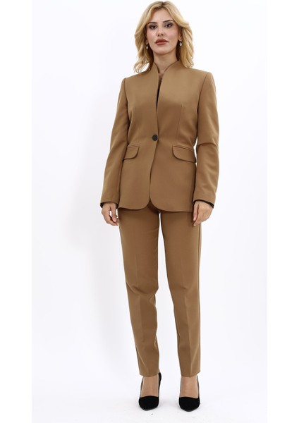 Kendinden Dik Yakalı Ceket & Dar Paça Pantolon-Camel indirimleri