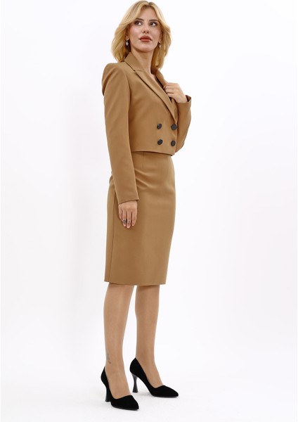 Erkek Yaka Kuruvaze Kısa Ceket & Düz Dar Etek-Camel modelleri