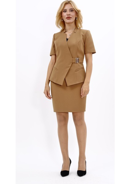 Hakim Yaka Yandan Tokalı Çapraz Ceket & Yırtmaçlı Düz Dar Etek-Camel