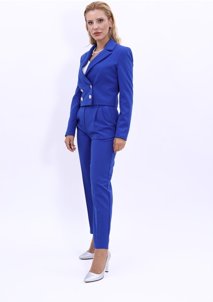 Erkek Yaka Kuruvaze Kısa Ceket & Kemerli Köprülü Dar Paça Pantolon-Saks modelleri