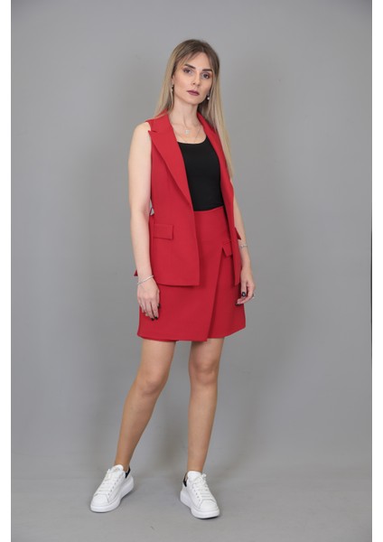 Kemerli Klasik Yelek & Ön Kapklı Etek Şort-Kırmızı indirimleri