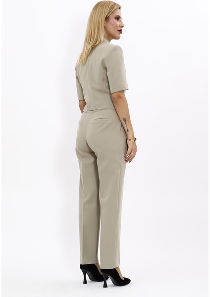 Erkek Yaka Kısa Ceket & Kemerli Köprülü Dar Paça Pantolon-Bambu indirimleri