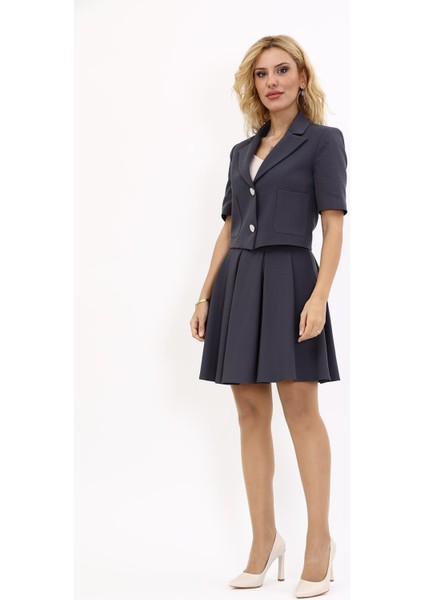 Erkek Yaka Kısa Ceket & Kısa Kloş Etek-Füme indirimleri