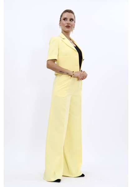 Kısa Kollu Yakalı Mini Ceket & Yüksek Bel Bol Paça Pantolon Takım-Sarı fırsatları