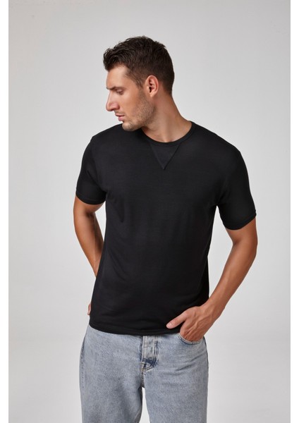 Erkek Kısa Kollu Üçgen Biyeli T-Shirt