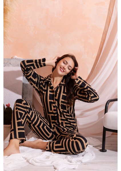 Kışlık Düğmeli Ekose Desen Yılbaşı Temalı Kadın Süet Pijama Takımı modelleri