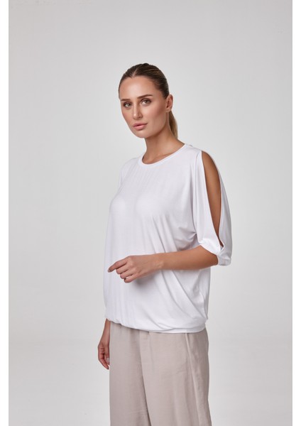 Kadın Açık Yaka Yırtmaç Kollu Bluz T-Shirt