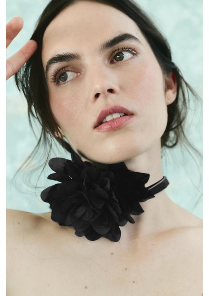 Saten Kumaş Büyük Çiçek Choker Kolye