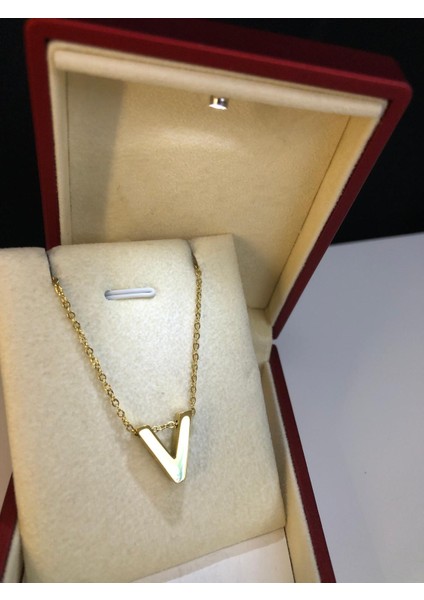 V Harfi Üç Boyutlu Çelik Kadın Kolye • Işıklı Kutuda • Sevgiliye • Eşe • Anneye • Arkadaşa Kolye