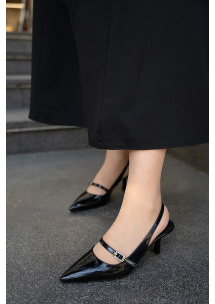 Rennes Siyah Toka Detaylı Sivri Burun Kemer Bağlı Kadın Topuklu Ayakkabı
