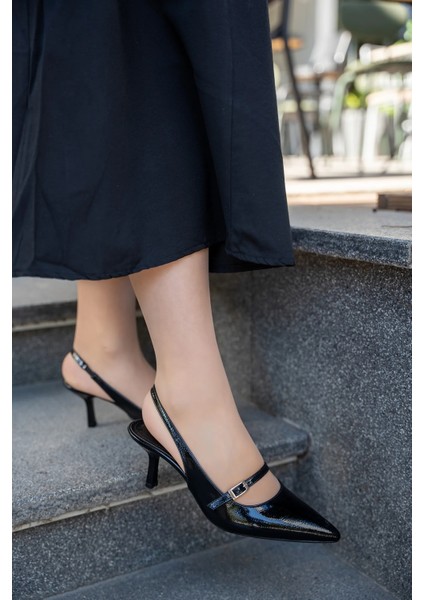 Rennes Siyah Toka Detaylı Sivri Burun Kemer Bağlı Kadın Topuklu Ayakkabı modelleri