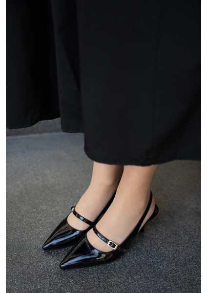 Rennes Siyah Toka Detaylı Sivri Burun Kemer Bağlı Kadın Topuklu Ayakkabı fırsatları