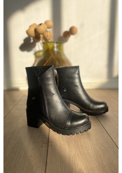 Deri Ortopedik Kaymaz Kırılmaz Taban Siyah Kadın Bot TMD20242009 fiyatları