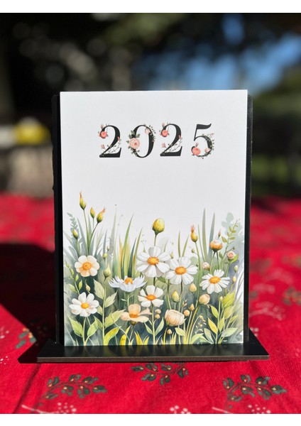2025 Çiçek Temalı 13 x 18 cm Masa Takvimi – Zarif ve Dekoratif Tasarım