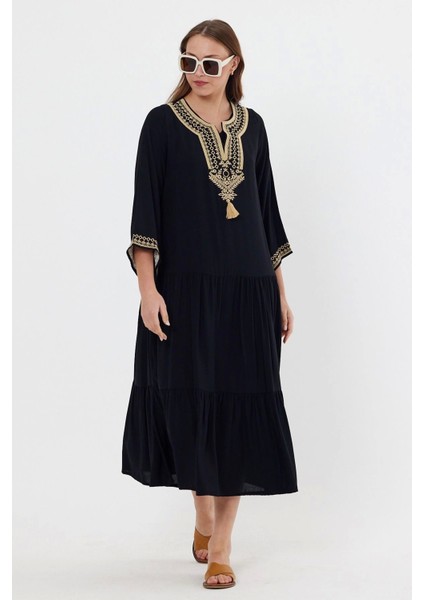 Yakası ve Kol Ucu Nakışlı Yarım Kol Kadın Elbise-Siyah fiyatları