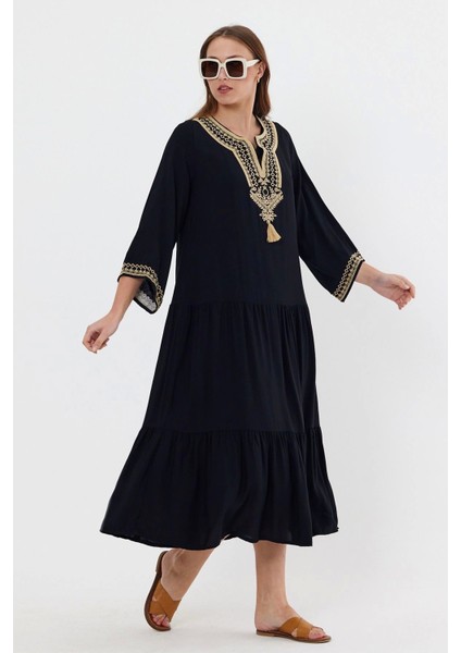 Yakası ve Kol Ucu Nakışlı Yarım Kol Kadın Elbise-Siyah modelleri