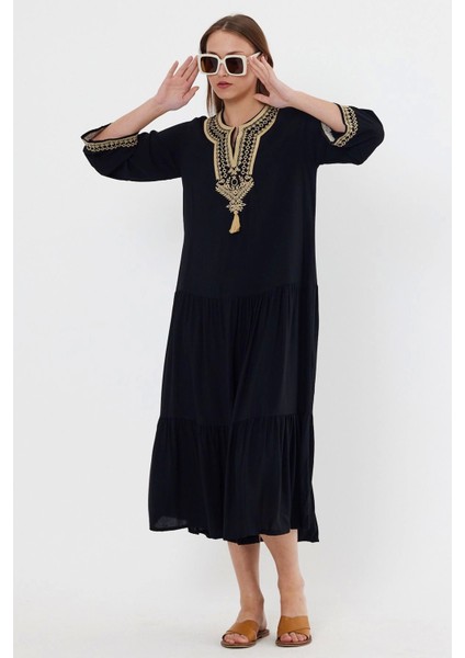 Yakası ve Kol Ucu Nakışlı Yarım Kol Kadın Elbise-Siyah fırsatları