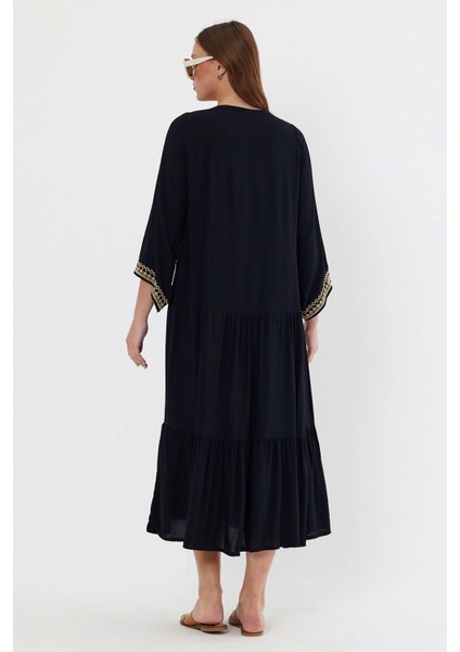 Yakası ve Kol Ucu Nakışlı Yarım Kol Kadın Elbise-Siyah indirimleri