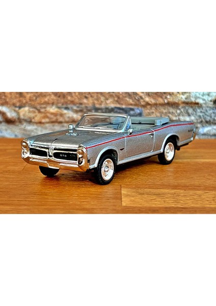 1:43 Ölçekli Lisanslı Metal Retro Amerikan Arabaları - 1966 Pontiac Gto - 10 cm