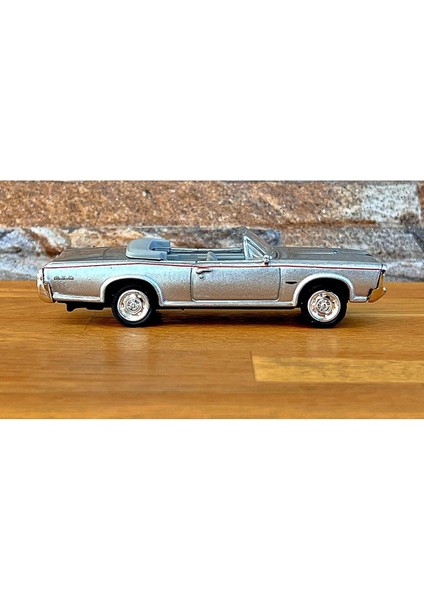 1:43 Ölçekli Lisanslı Metal Retro Amerikan Arabaları - 1966 Pontiac Gto - 10 cm