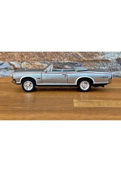 1:43 Ölçekli Lisanslı Metal Retro Amerikan Arabaları - 1966 Pontiac Gto - 10 cm