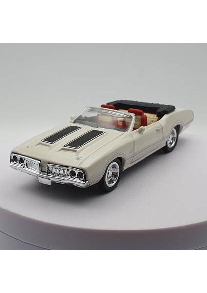 1:43 Ölçekli Lisanslı Metal Retro Amerikan Arabaları - 1970 Oldsmobile 4-4-2 W-30 - 10 cm