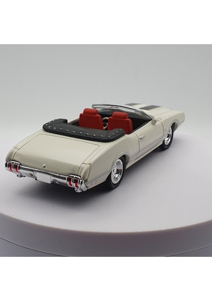 1:43 Ölçekli Lisanslı Metal Retro Amerikan Arabaları - 1970 Oldsmobile 4-4-2 W-30 - 10 cm fiyatları