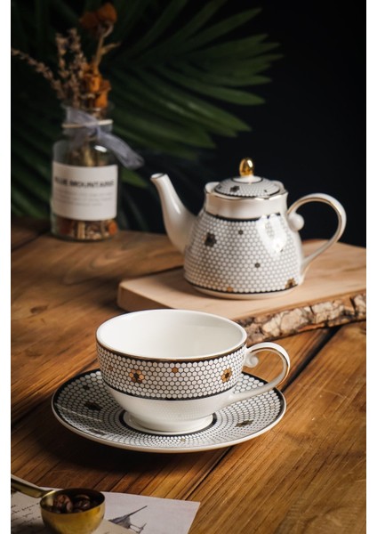 4 Parça Emillia Altıgen Gold Desenli Çay ve Kahve Fincanı + Porselen Demlik Seti