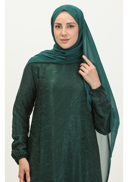 Volan Detaylı Jakarlı Elbise 81866-06 Zümrüt Yeşili fiyatları