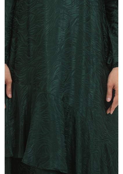 Volan Detaylı Jakarlı Elbise 81866-06 Zümrüt Yeşili modelleri