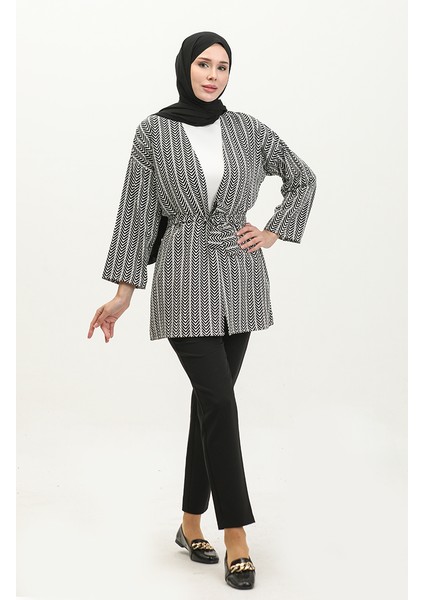 Desenli Kuşaklı Abaya 83005-01 Siyah Beyaz