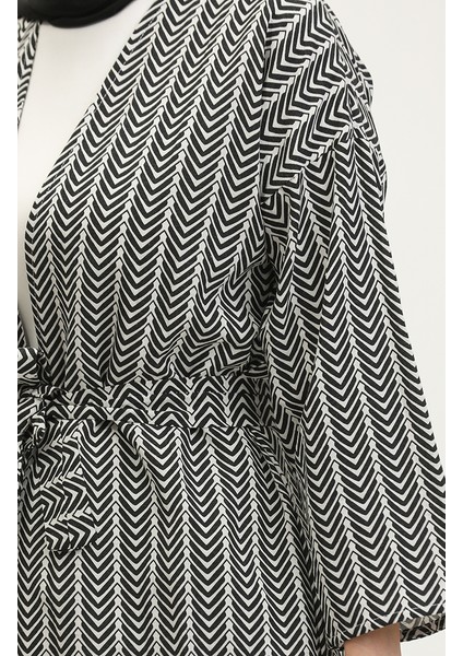 Desenli Kuşaklı Abaya 83005-01 Siyah Beyaz