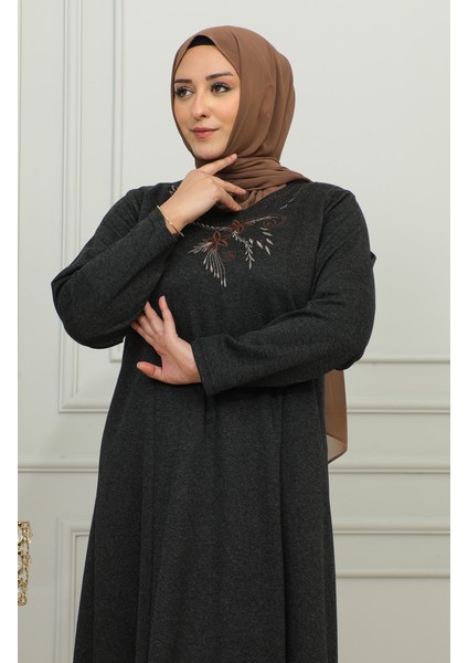 Büyük Beden Nakışlı Çelik Örme Elbise 4878-01 Siyah