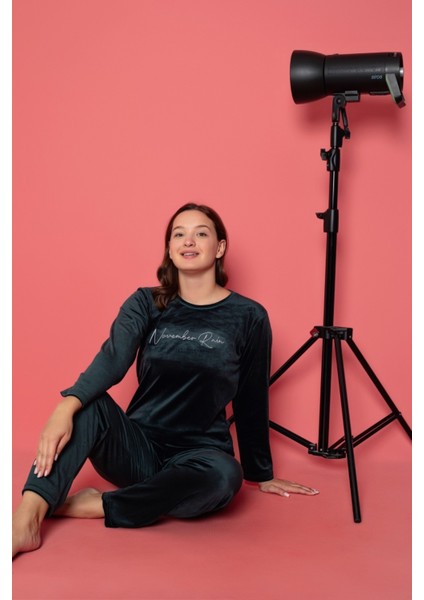 Baskılı Kadife Pijama Takımı fiyatları