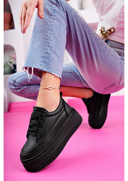 Kadın Siyah Bağcıklı Kalın Taban Tabanlı Sneakers modelleri