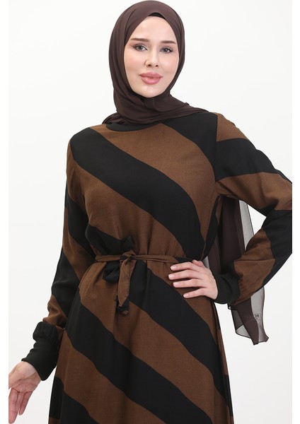 Geometrik Desenli Kuşaklı Viskon Elbise 0460-01 Siyah Kahverengi modelleri