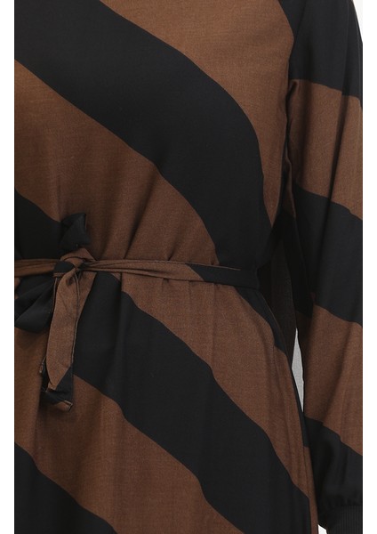 Geometrik Desenli Kuşaklı Viskon Elbise 0460-01 Siyah Kahverengi fırsatları