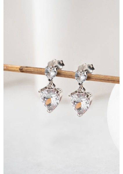 925 Ayar Gümüş Beyaz Taşlı Kalp Küpe modelleri